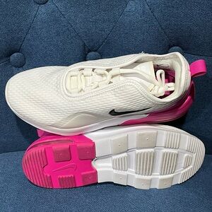 Nike Women's White and Pink Athletic Shoes Like NEW